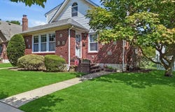 73 Chestnut Avenue, Floral Park, NY 11001