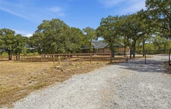 230 Silver Lakes Drive, Sunset, TX 76270