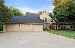 1408 E Lake Drive, Gladewater, TX 75657