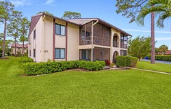 322 Knotty Pine Circle, Greenacres, FL 33463