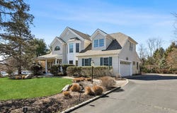 5 Kenwood Lane, Saint James, NY 11780