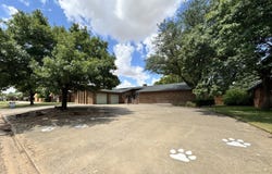 215 Lometa Dr, Plainview, TX 79072