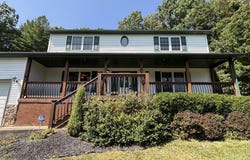 198 Mink Crossing, DANIELS, WV 25832