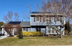 28 Standish Drive, Howell, NJ 07731
