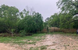 332 Private Road 6632, Devine, TX 78016