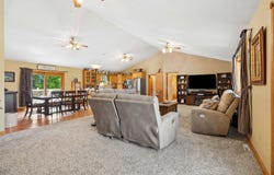 33463 Hilton Road, Edgewood, IA 52042