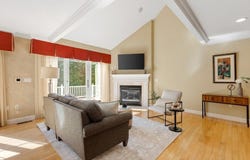 11 Swan Ln, Andover, MA 01810