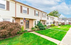 31 Astor Ct, Sayreville Boro, NJ 08872-2105