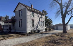 204 E 2ND Avenue, Deer Creek, IL 61733