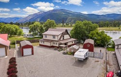 317 E Stanton Street, Plains, MT 59859