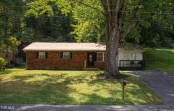 828 Parkway Boulevard, Elizabethton, TN 37643