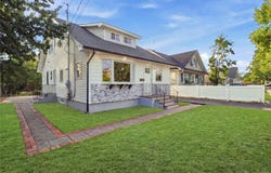 16 West Drive, Bay Shore, NY 11706