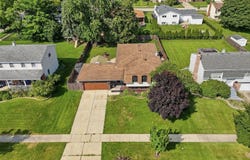 1255 Briarcliffe Boulevard, Wheaton, IL 60189