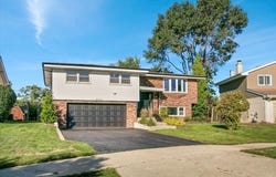 9248 S 89th Avenue, Hickory Hills, IL 60457