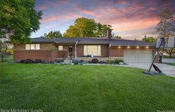 8359 Chicago Road, Warren, MI 48093