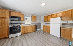 612 W 1st Ave, Lennox, SD 57039