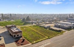 2248 W Monte Vista Avenue, Visalia, CA 93277