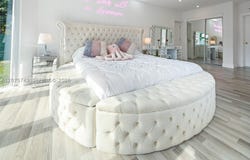 1460 Marseille Dr, Miami Beach, FL 33141