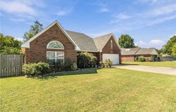 214 Center Drive, Lowell, AR 72745