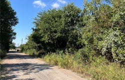 314 N W Front Street, Holland, TX 76534