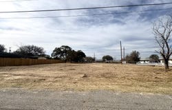 W Dilley, Devine, TX 78016