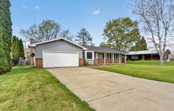 210 Chanticleer Trail, Lansing, MI 48917