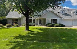 1203 Rockbend Parkway, St. Peter, MN 56082