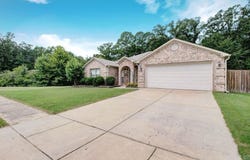 1204 Crossing Loop, Bryant, AR 72022