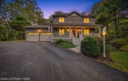 212 Fairfield Drive, Brodheadsville, PA 18322