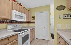 718 W Barrington Circle, Jackson, MI 49203