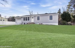 17 Bass Place, Howell, NJ 07731
