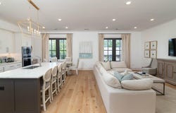 201 906 N Lamar, OXFORD, MS 38655