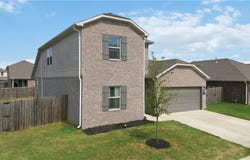 909 W Cottonwood Street, Rogers, AR 72758