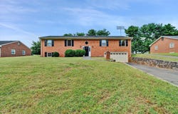 320 Swan Dr, Vinton, VA 24179
