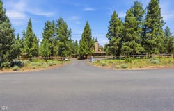 16738 Pine Tree Lane, Sisters, OR 97759