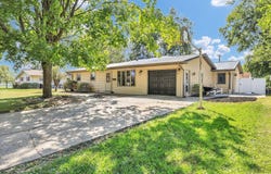 525 Orchard Lane, Arthur, IL 61911