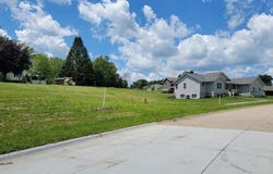 1007 Parkview Dr, Tipton, IA 52772