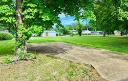 320 Quaker Avenue, Houston, MO 65483