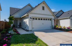 948 Laurel Pl, Silverton, OR 97381