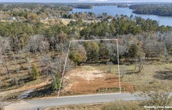 Lands Ends Lane, Prosperity, SC 29127