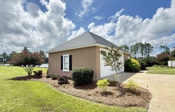 73 Bay Dr, Broxton, GA 31519
