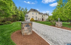 1 Sandstone Ridge, Upper Saddle River, NJ 07458