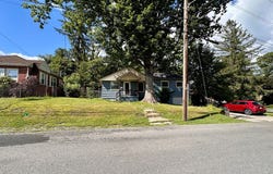 207 SPRINGDALE AVE, BECKLEY, WV 25801