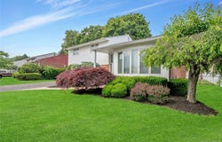 27 Coronet Lane, Plainview, NY 11803