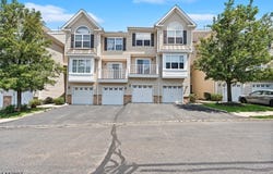 74 Mountainside Dr, Pompton Lakes Boro, NJ 07442-1761