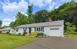 4 Willow St, Franklin, MA 02038