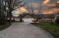9541 W Ruby Ave, Wauwatosa, WI 53225