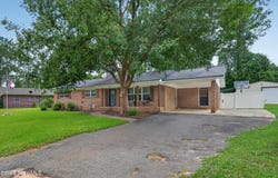 222 Edgewood Drive, Blackshear, GA 31516