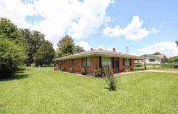 218 4th Ave, Houston, MS 38851
