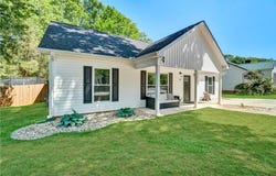 122 W 3rd Avenue, Easley, SC 29640